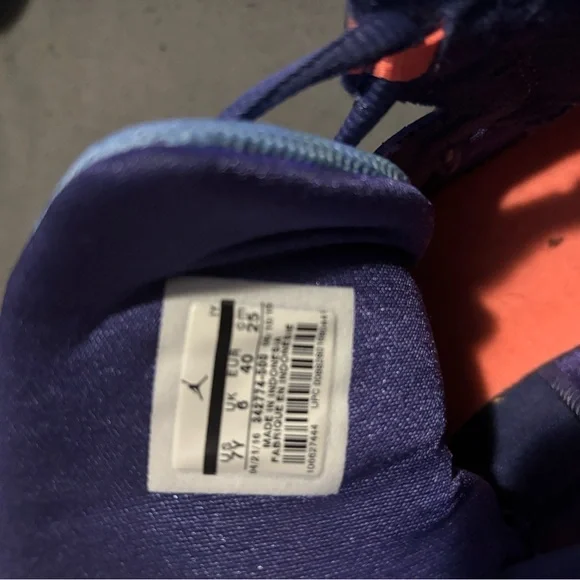 Jordan Purple and Orange Sneakers with Dynamic Design - Picture 5 of 6